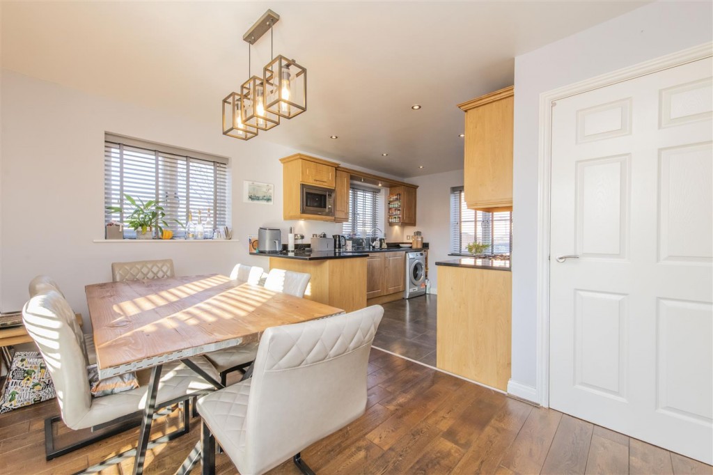 Scholars Row, Mawsley, 4 bedroom, House SemiDetached