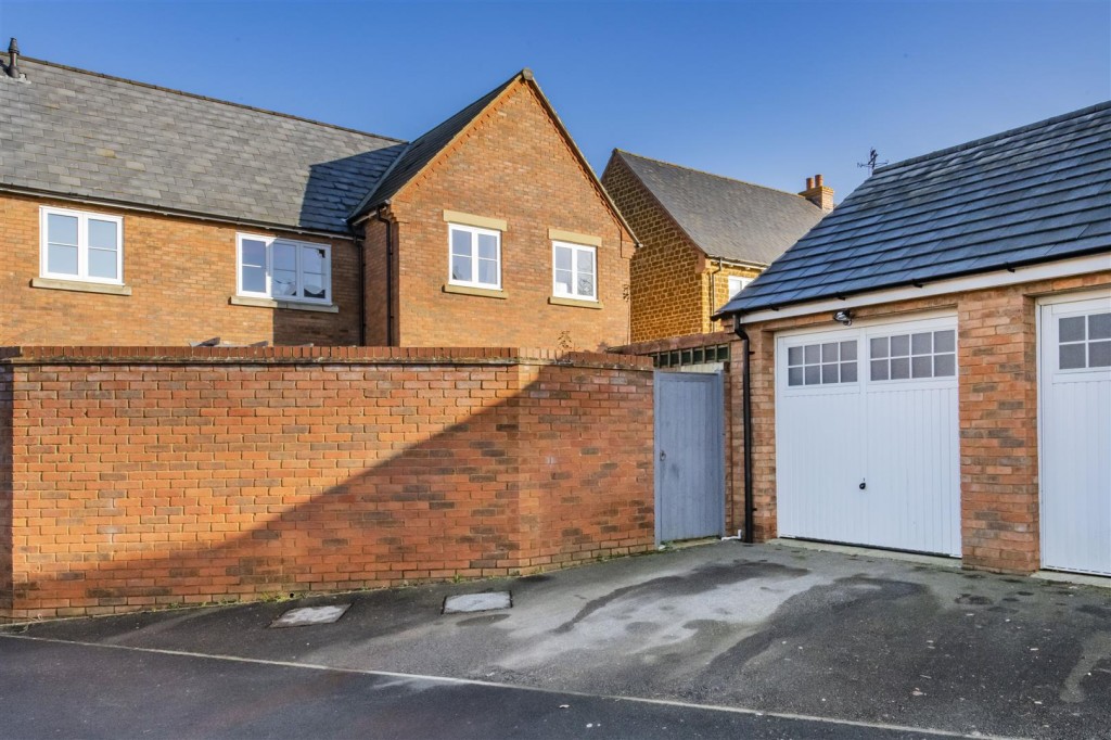 Scholars Row, Mawsley, 4 bedroom, House SemiDetached
