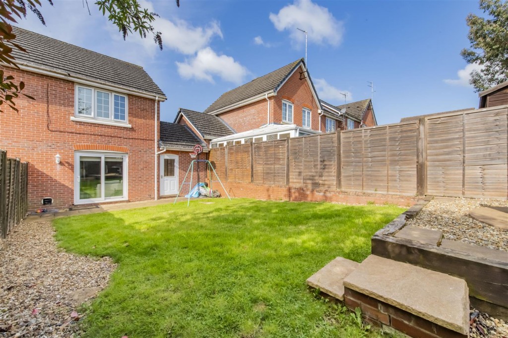 Gainage Close, Oakley Vale, Corby, 2 bedroom, House SemiDetached