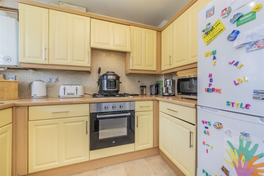 Gainage Close, Oakley Vale, Corby, 2 bedroom, House SemiDetached