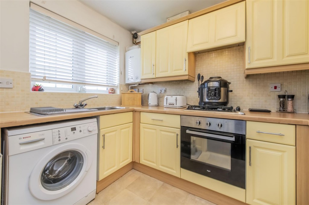 Gainage Close, Oakley Vale, Corby, 2 bedroom, House SemiDetached