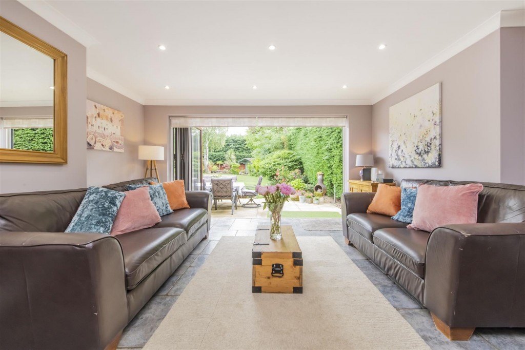 Wold Road, Burton Latimer, 5 bedroom, House Detached