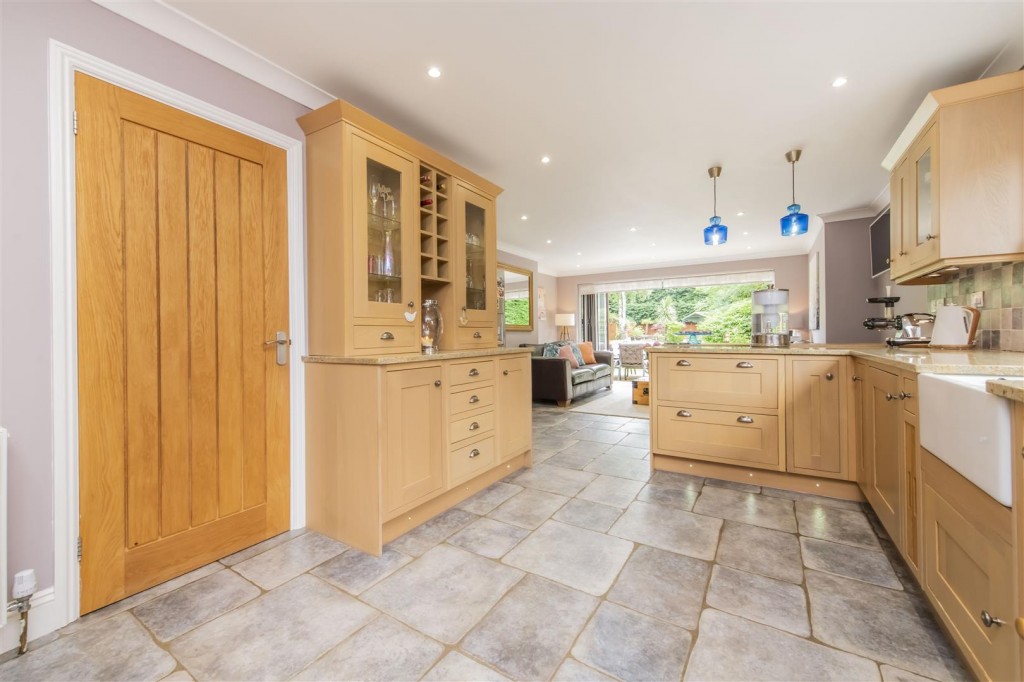 Wold Road, Burton Latimer, 5 bedroom, House Detached