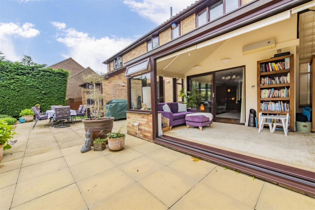 Wold Road, Burton Latimer, 5 bedroom, House Detached