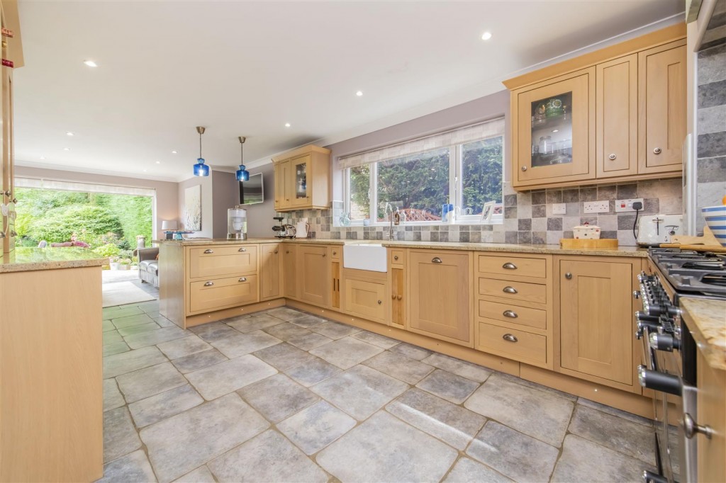 Wold Road, Burton Latimer, 5 bedroom, House Detached