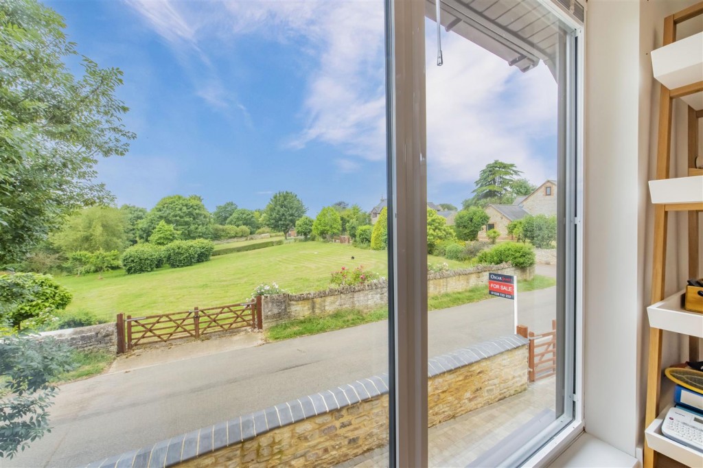 Wold Road, Burton Latimer, 5 bedroom, House Detached