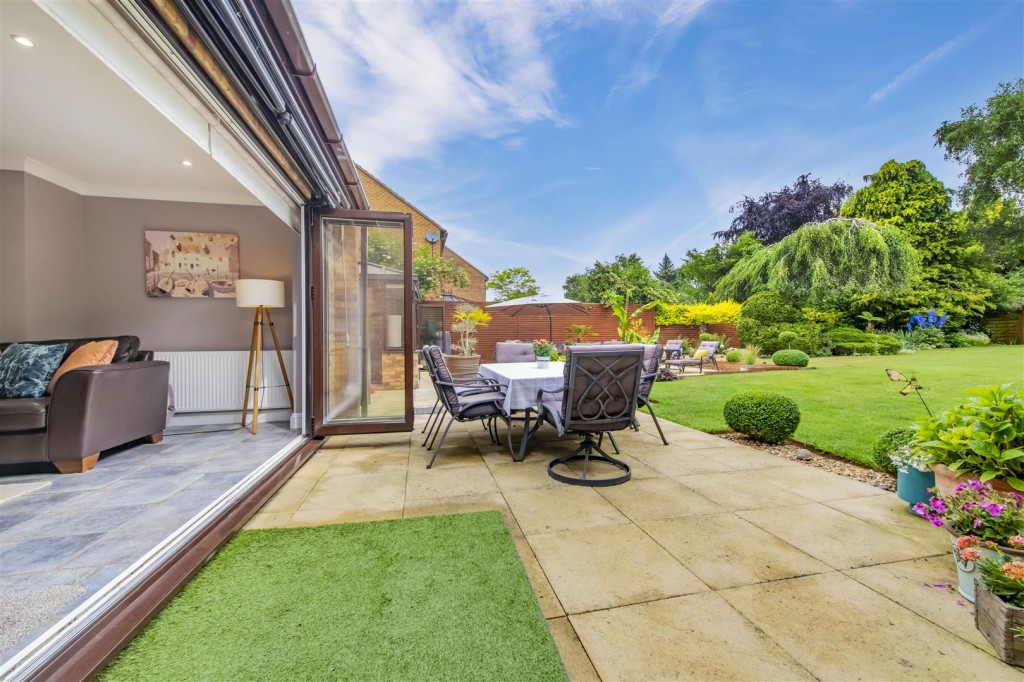 Wold Road, Burton Latimer, 5 bedroom, House Detached