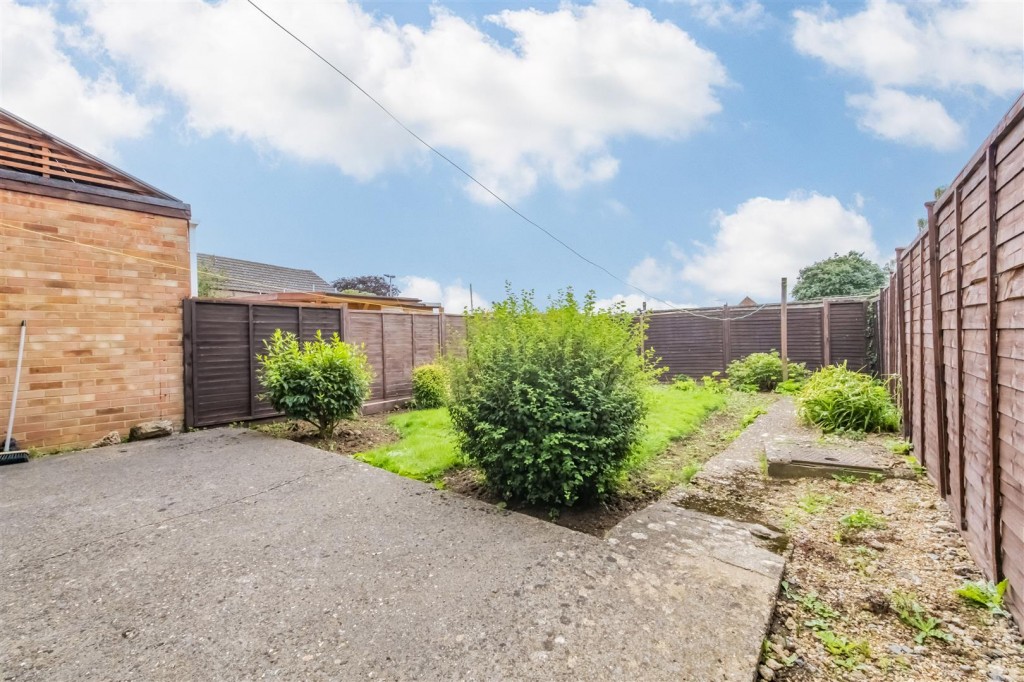 Churchill Way, Burton Latimer, 3 bedroom, House SemiDetached