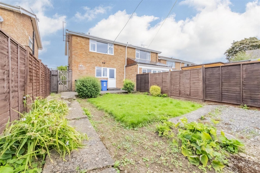 Churchill Way, Burton Latimer, 3 bedroom, House SemiDetached