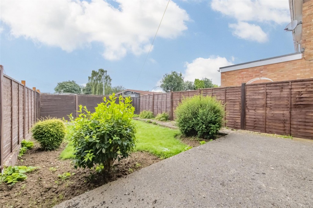 Churchill Way, Burton Latimer, 3 bedroom, House SemiDetached
