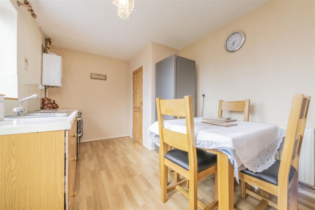 Churchill Way, Burton Latimer, 3 bedroom, House SemiDetached