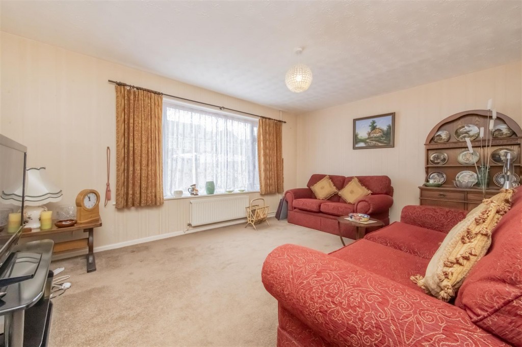 Churchill Way, Burton Latimer, 3 bedroom, House SemiDetached