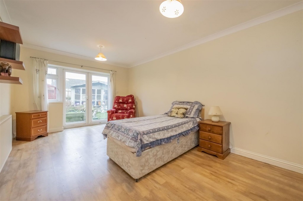 Queensway, Burton Latimer, 4 bedroom, Bungalow