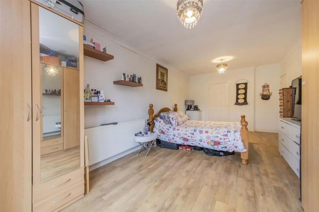 Queensway, Burton Latimer, 4 bedroom, Bungalow