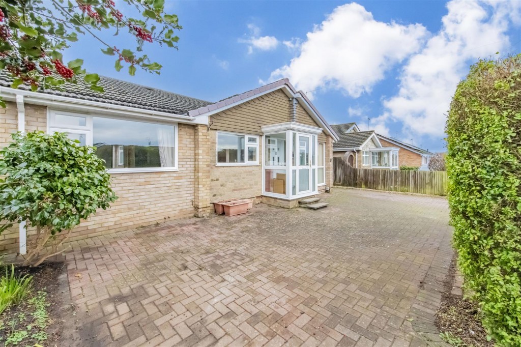 Queensway, Burton Latimer, 4 bedroom, Bungalow