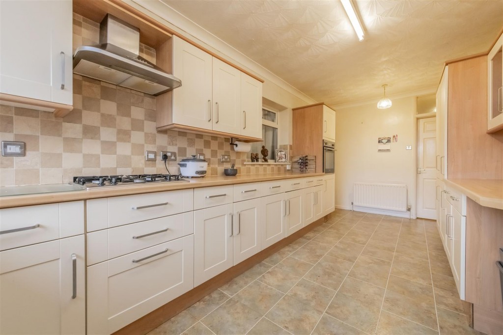 Queensway, Burton Latimer, 4 bedroom, Bungalow