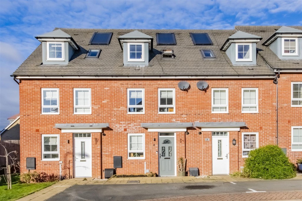 Cadwell Close, Burton Latimer, 4 bedroom, House Townhouse
