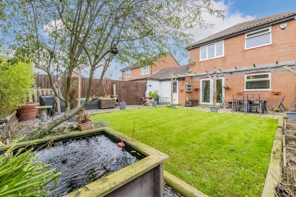 Larchwood Close, Wellingborough, 3 bedroom, House Link Detached