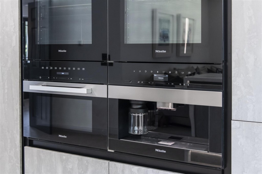 Wold Road, Burton Latimer VIEWING ESSENTIAL, 5 bedroom, House Detached