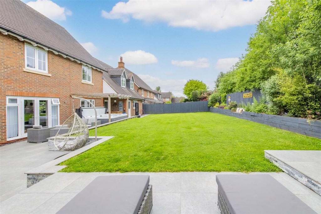 Wold Road, Burton Latimer VIEWING ESSENTIAL, 5 bedroom, House Detached