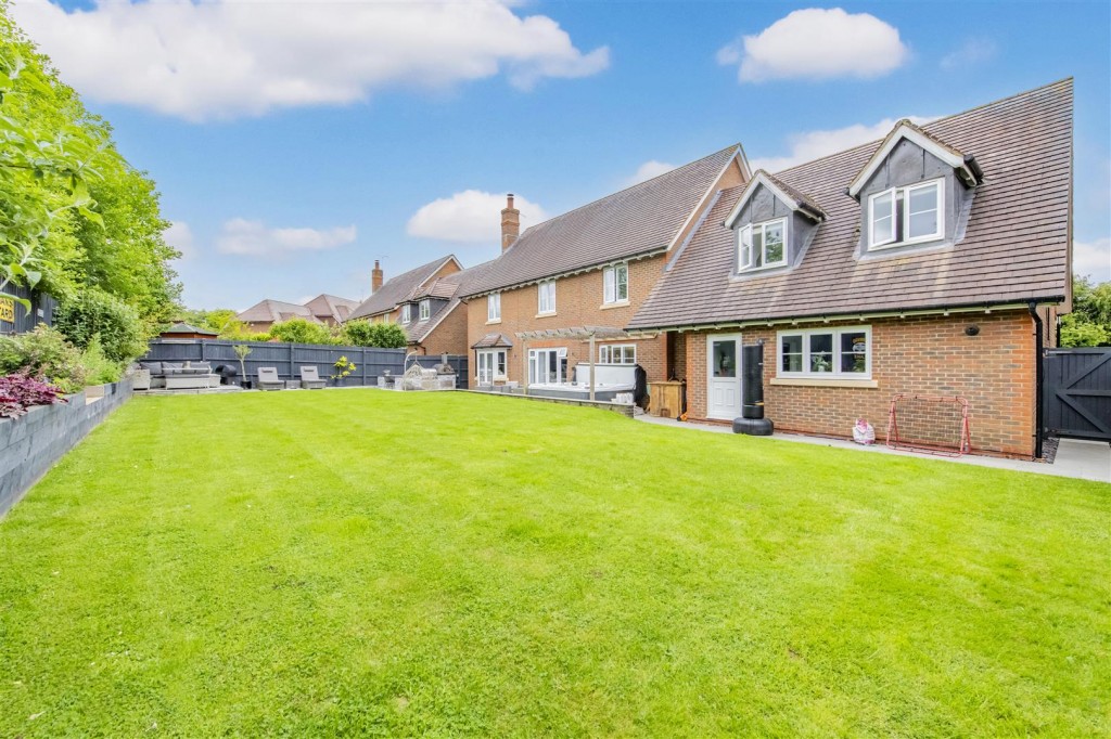 Wold Road, Burton Latimer VIEWING ESSENTIAL, 5 bedroom, House Detached