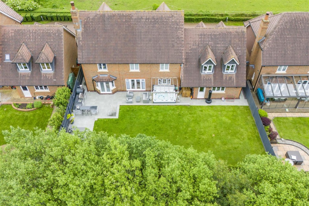 Wold Road, Burton Latimer VIEWING ESSENTIAL, 5 bedroom, House Detached