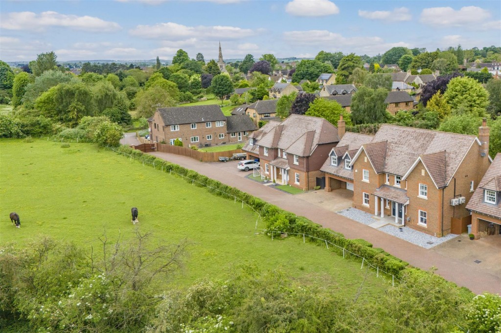 Wold Road, Burton Latimer VIEWING ESSENTIAL, 5 bedroom, House Detached