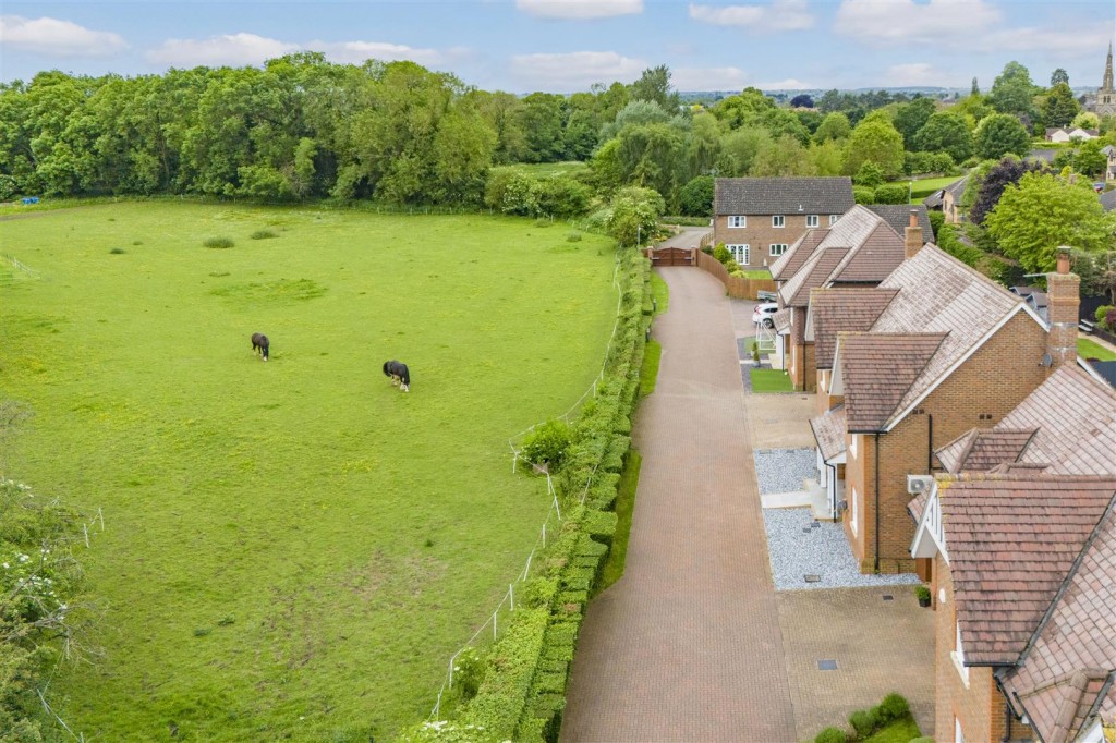 Wold Road, Burton Latimer VIEWING ESSENTIAL, 5 bedroom, House Detached