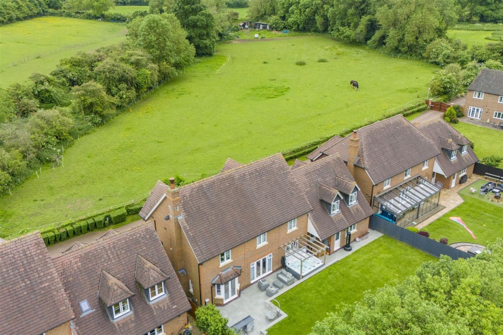 Wold Road, Burton Latimer VIEWING ESSENTIAL, 5 bedroom, House Detached