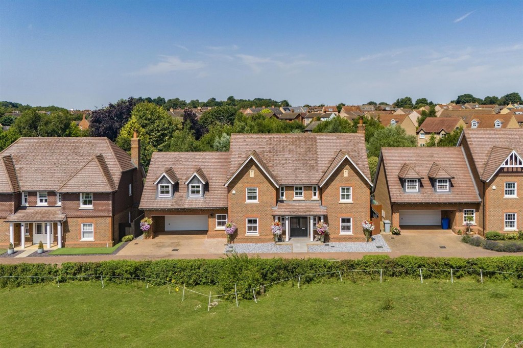 Wold Road, Burton Latimer VIEWING ESSENTIAL, 5 bedroom, House Detached