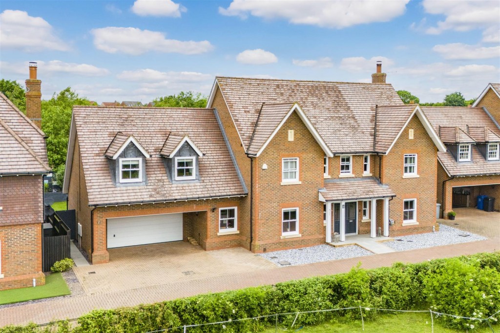 Wold Road, Burton Latimer VIEWING ESSENTIAL, 5 bedroom, House Detached