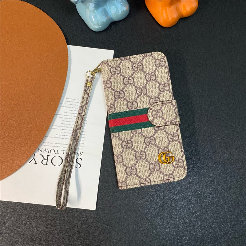 Gucci GGパターン 手帳型ケース ストラップ付き Gucci GGパターン 手帳型ケース ストラップ付き