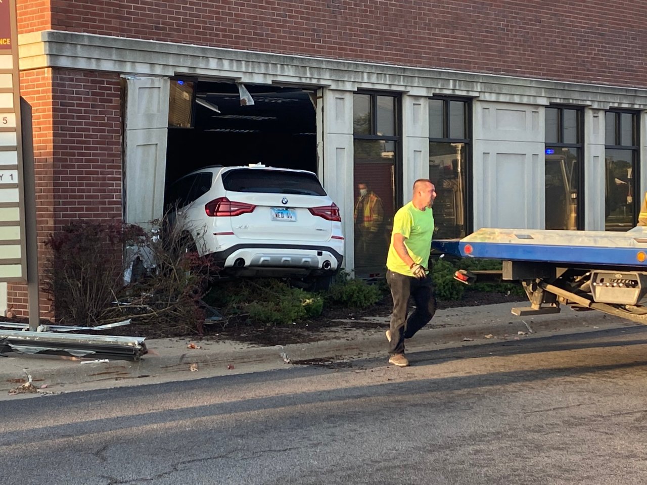 Car crashes into storefront OurQuadCities