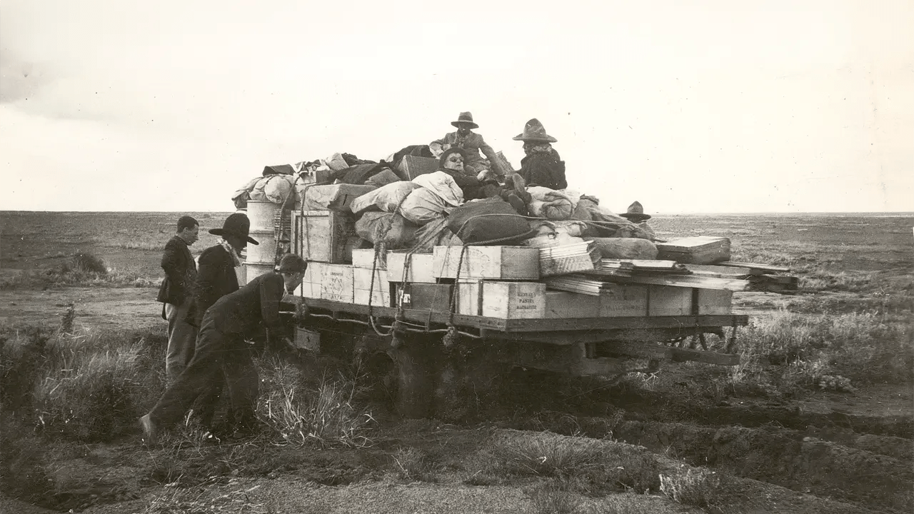 The first mailman - Outback Magazine : R.M. Williams