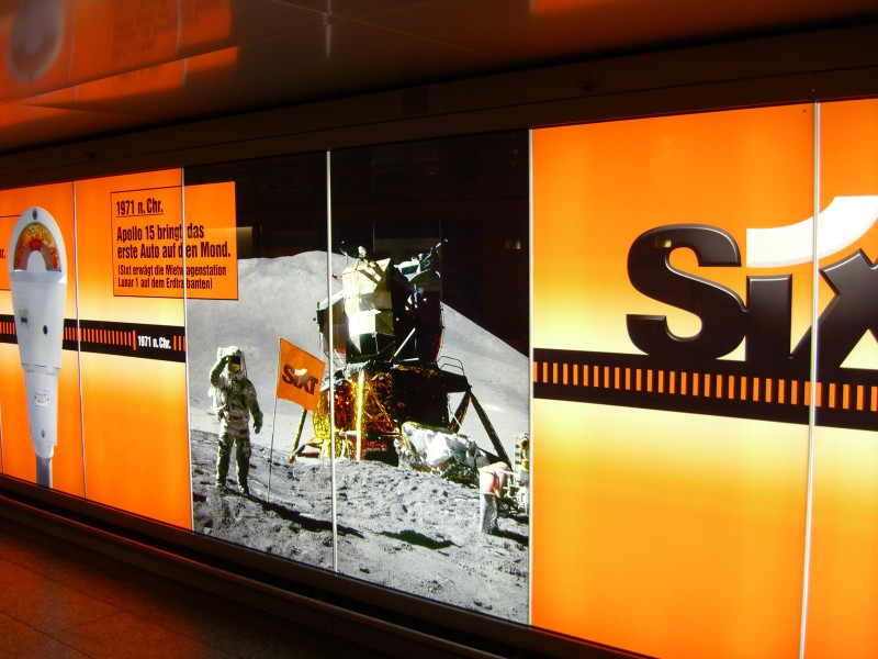 Mit Sixt auf Zeitreise outdoors media Aussenwerbung