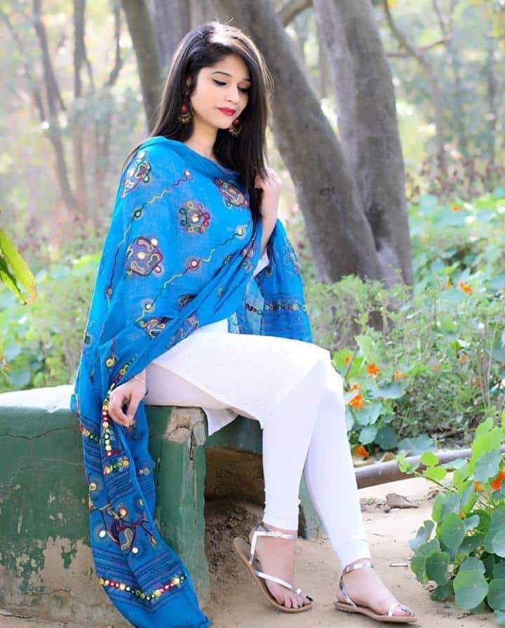 What to Wear on Holi ? 16 Best Outfit Ideas