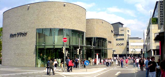 OUTLETCITY METZINGEN Shopping Erlebnis und Schnäppchenparadies der