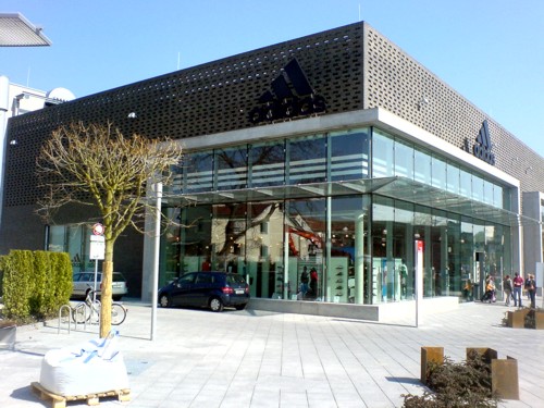 Bilder und Videos von der OUTLETCITY METZINGEN
