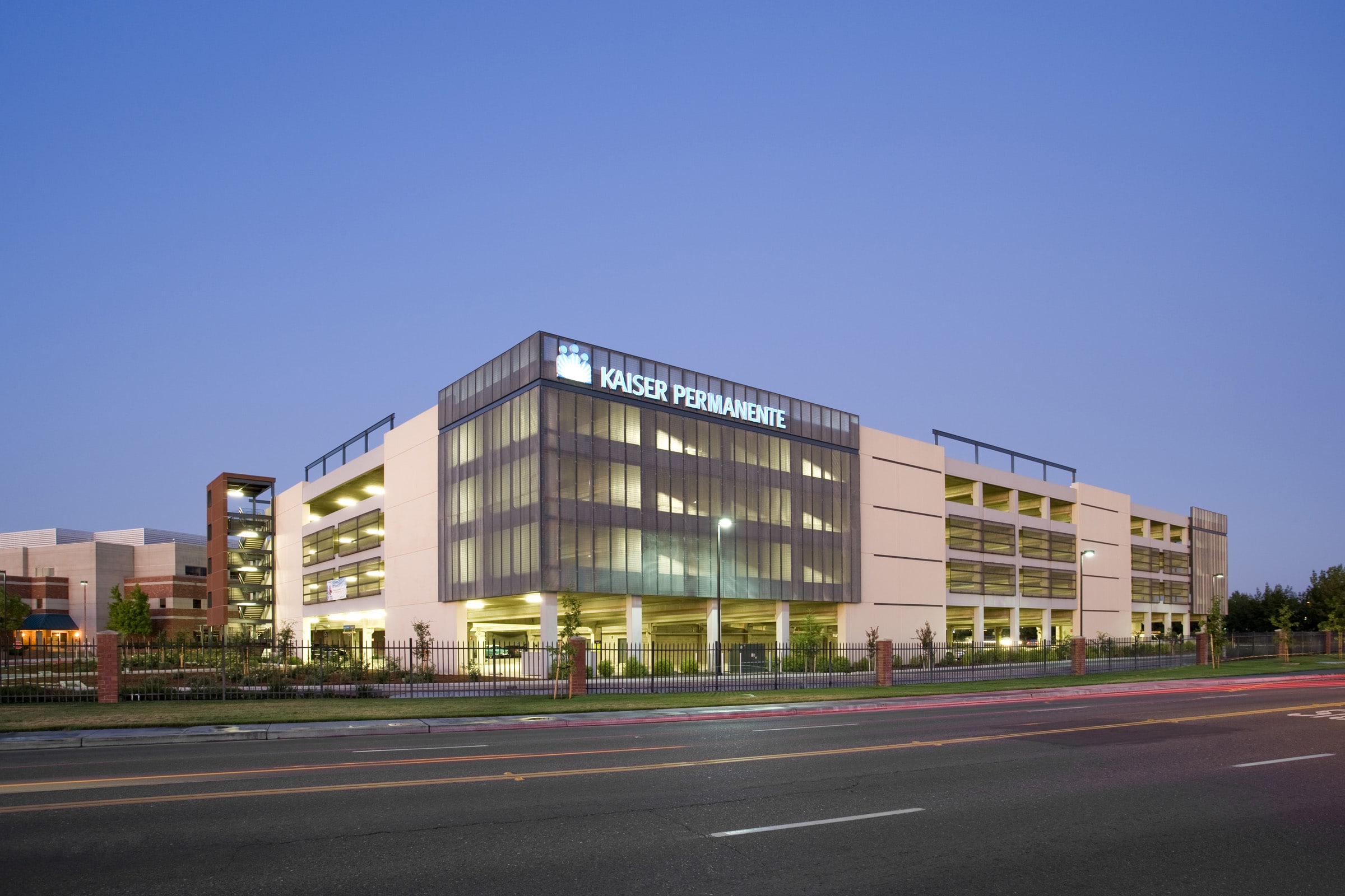 Kaiser South Sacramento Parking Structure Overaa Construction