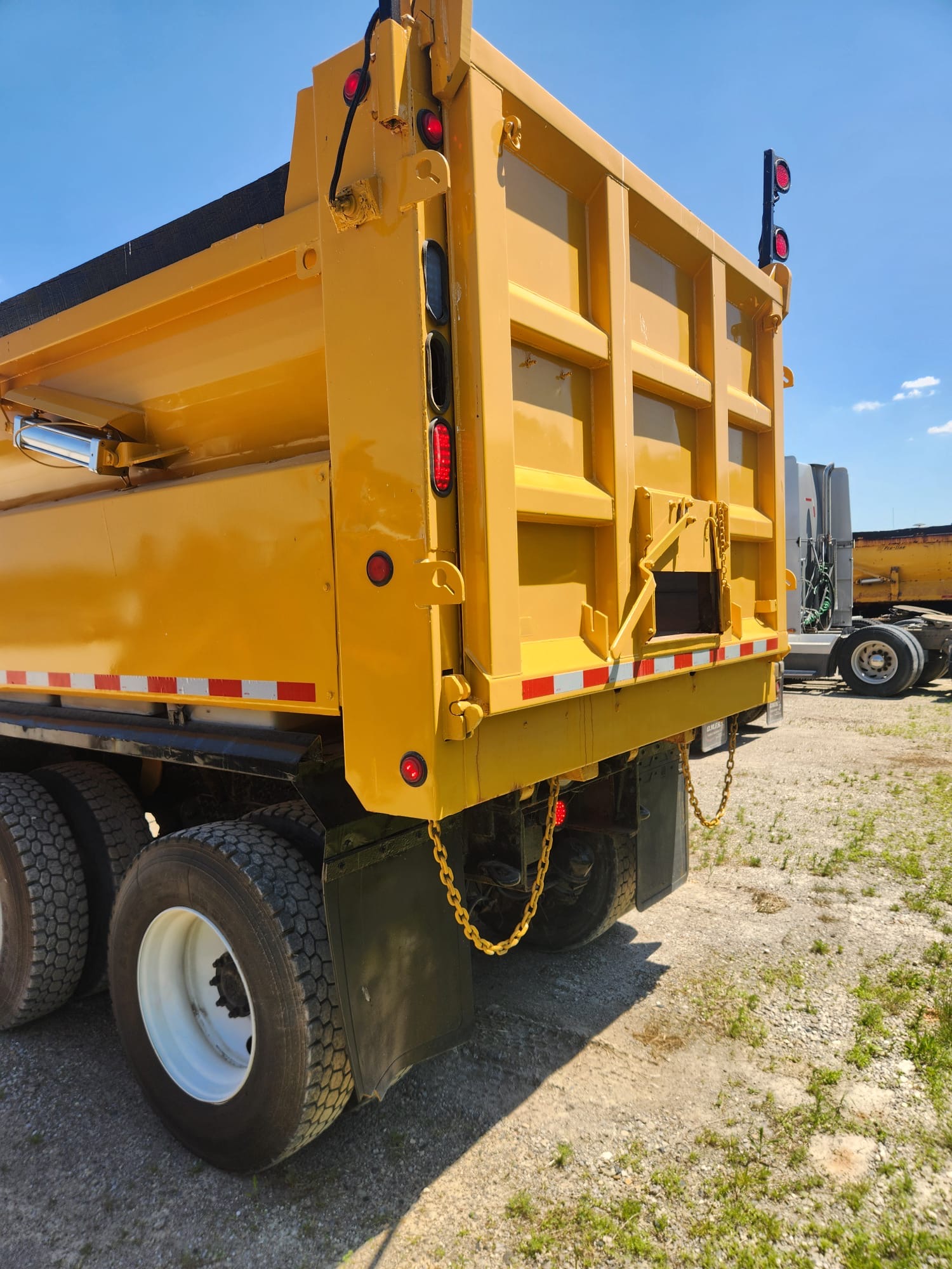 2010 VOLVO VHD TANDEM AXLE DUMP TRUCK SOLD Oxford Mobile Fleet