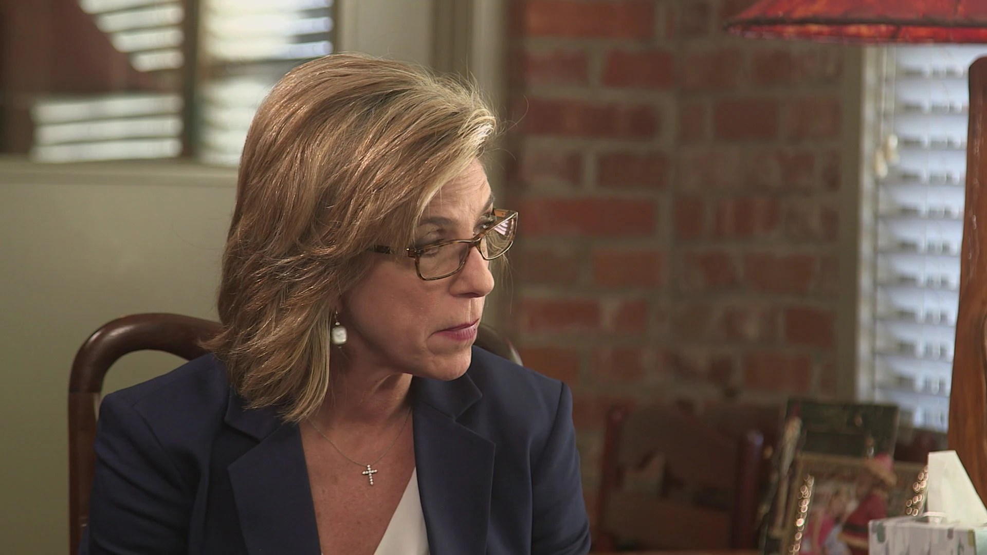 Watch Kelly Siegler Meets with Jackie Schniederjan's Children Cold(028)