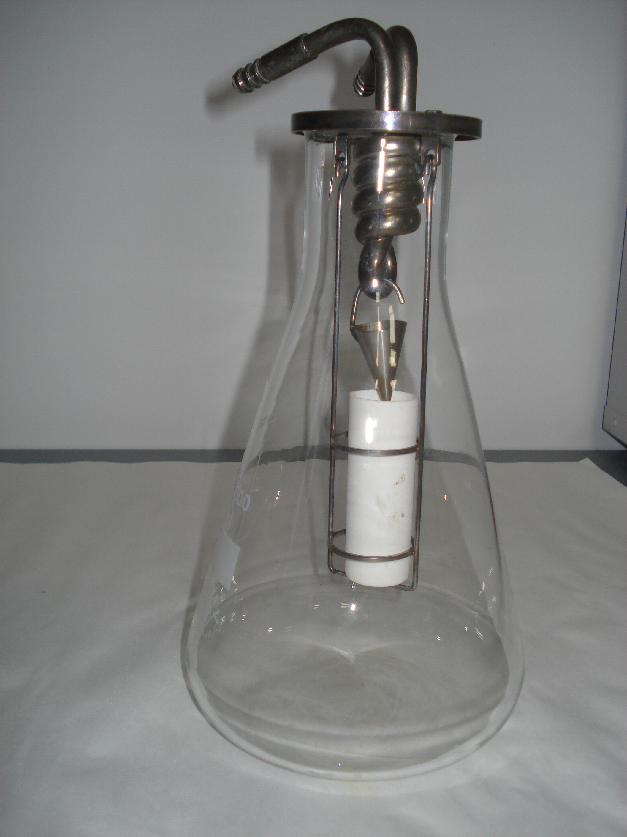 Standard Test Method for Sediment in Crude Oils and Fuel Oils by the