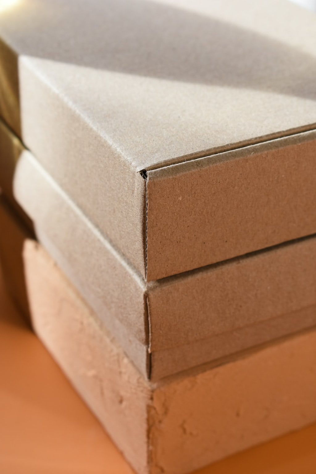 What to Know Before Using a Chipboard Box for Shipping