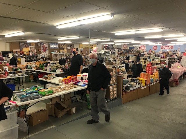 Hundreds come out to Hometown Farmers Market