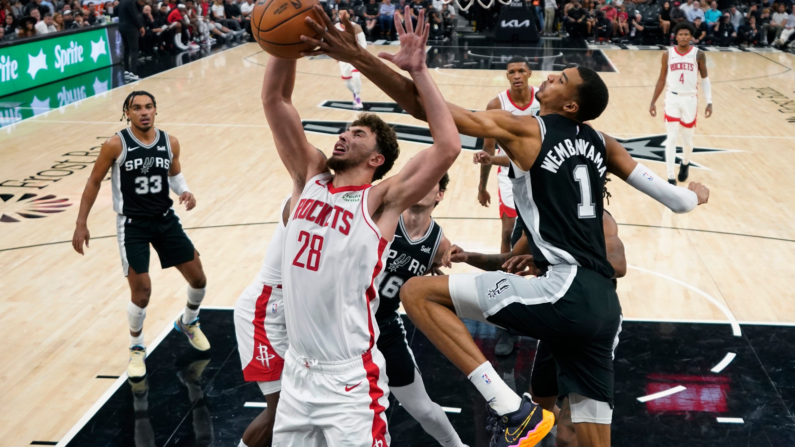 Wembanyama makes tying basket in regulation, then earns his first NBA