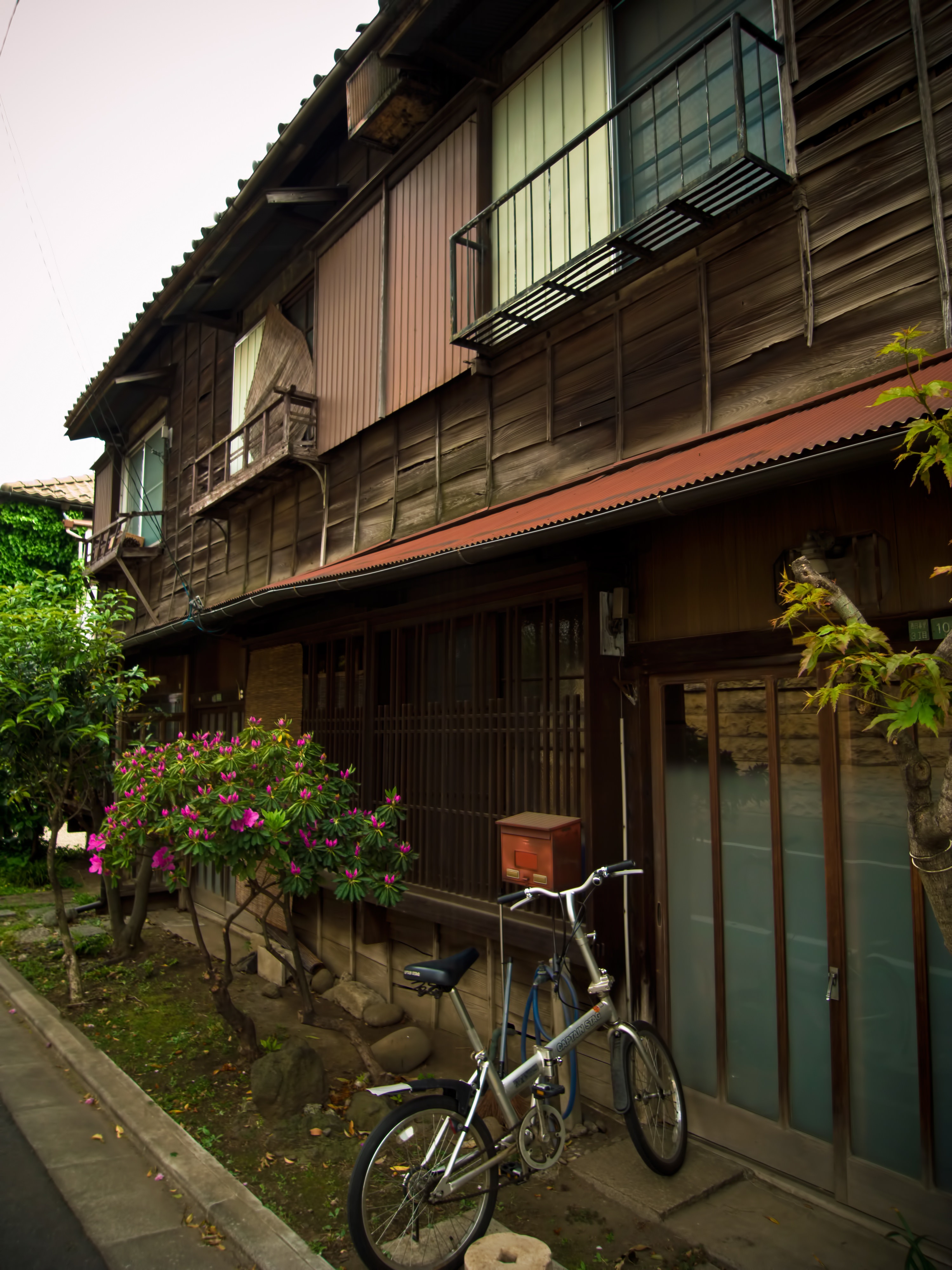 古いアパートの写真素材｜写真素材なら「写真Ac」無料（フリー）ダウンロードOk 古いアパートの写真素材 - ぱくたそ