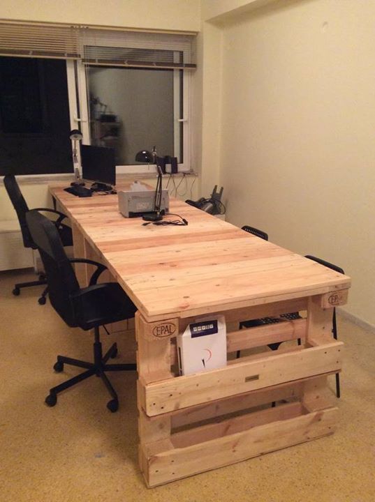 Pallets Made Study Table with Side Book Shelf Pallet Ideas