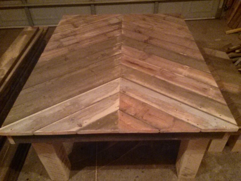 Chevron Rustic Farm Matching Pallets Table and Bench Pallet Ideas