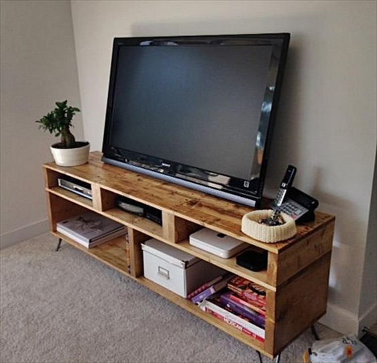 Pallet Media Console Tables / TV Stands Pallet Wood Projects
