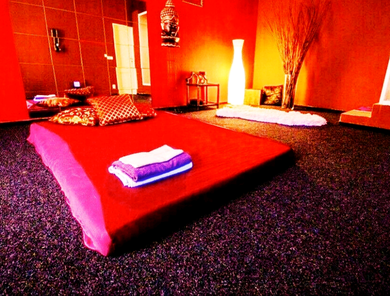 Lux Hot Oil Aromatherapy Massage in London Hammersmith Pamperdeck